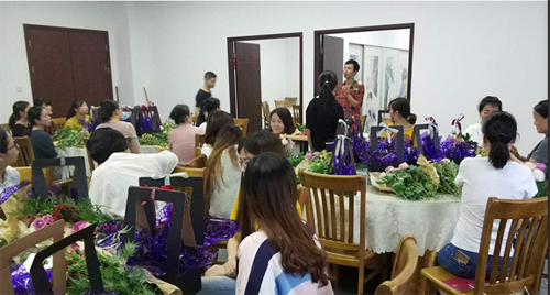 尊龙凯时开展花艺培训