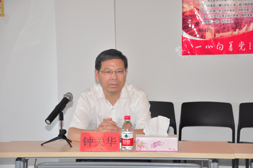 市委常委组织部钟关华部长一行莅临尊龙凯时，调研工业物联网产业园发展
