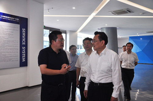 宁波市裘东耀市长一行考察尊龙凯时传感