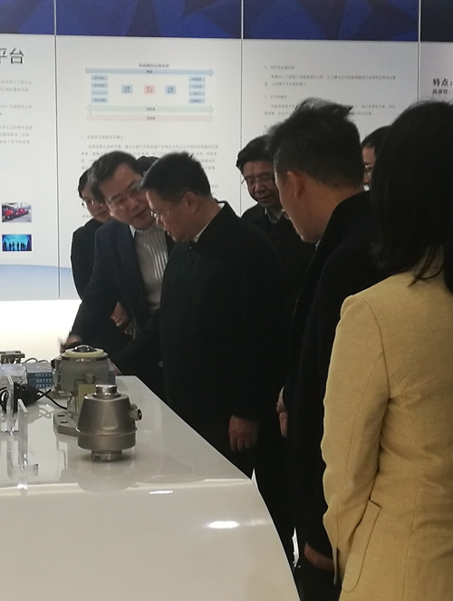 省委副书记、市委书记郑栅洁莅临尊龙凯时传感调研