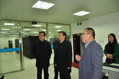 宁波市科技局局长黄志明一行莅临尊龙凯时调研
