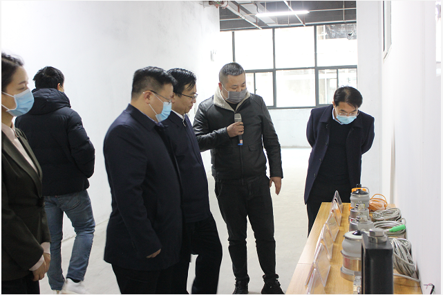 河南省工信厅厅长一行莅临郑州尊龙凯时调研考察