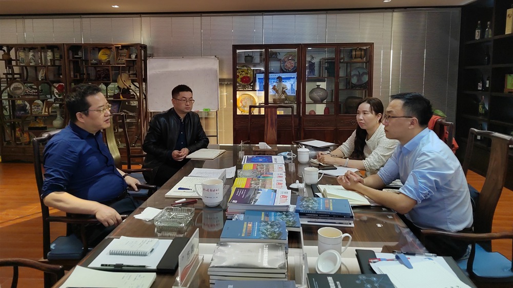 宁波市经济和信息化局副局长、宁波市数字经济局局长王懿栋一行赴尊龙凯时传感调研
