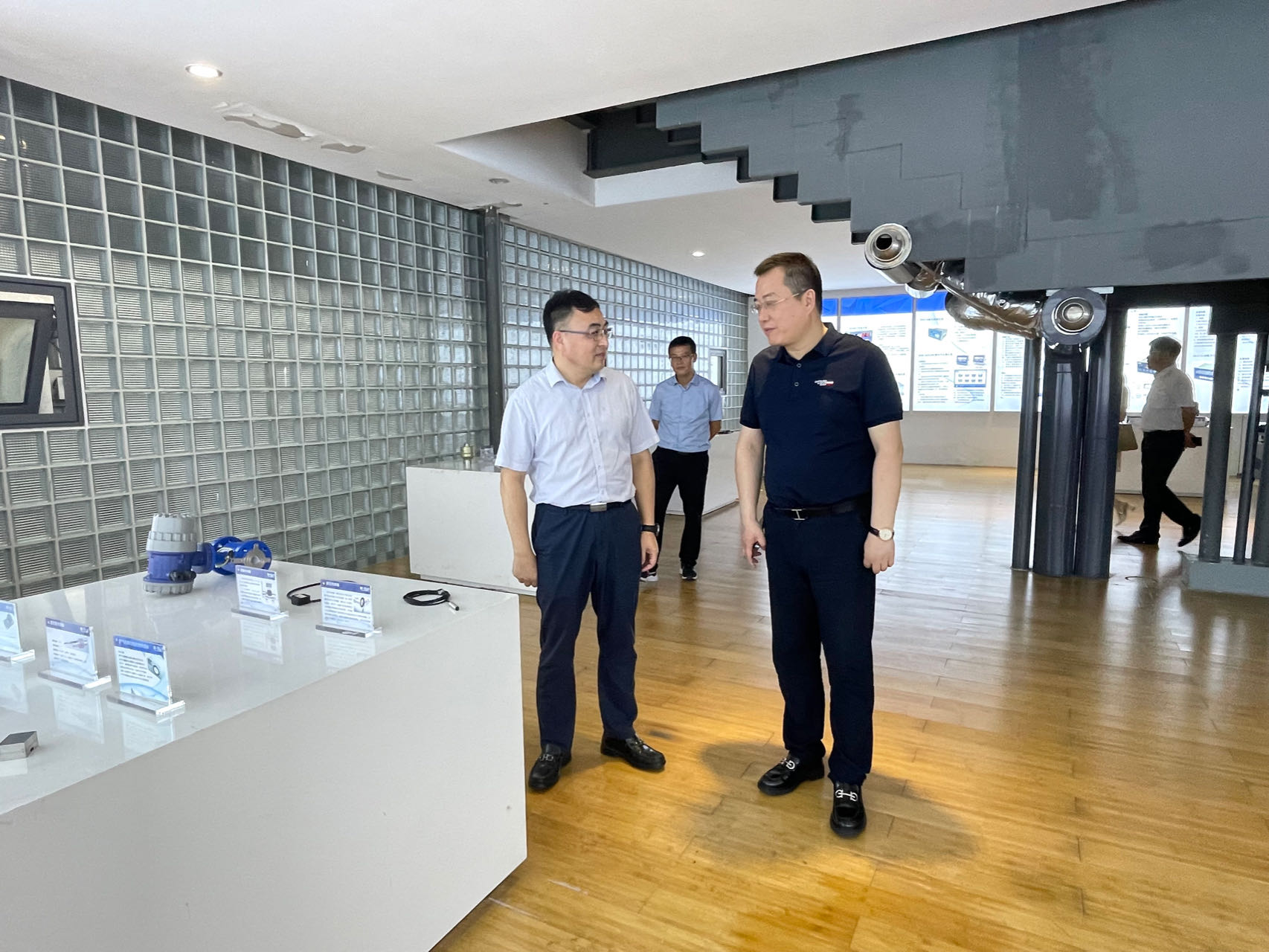 宁波市委副秘书长、甬江科创办常务副主任徐云一行莅临尊龙凯时调研交流